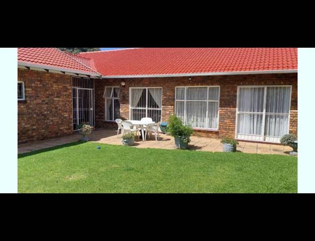 3 BEDROOM TOWNHOUSE FOR SALE IN BIRCHLEIGH